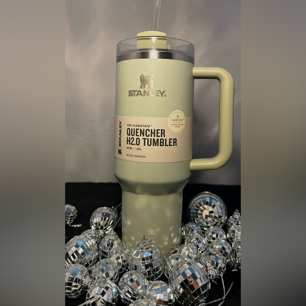 NEW in box limited edition color Stanley 40oz
